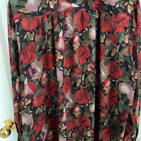 Womens plus size blouse - Picture 3 of 7